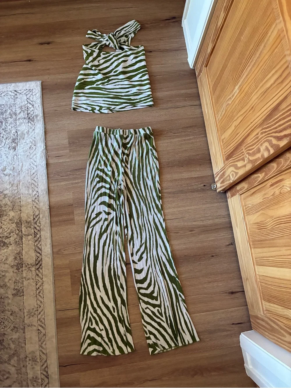 Fashion nova 2 piece set Green Zebra-Stripe Wide Leg Pants and top Women size xl - Picture 1 of 7
